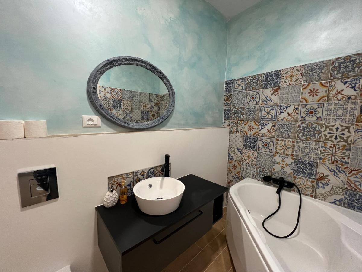 Alla Scalinata Del Teatro Rossetti Confort Suites Parcheggio ตรีเอสเต ภายนอก รูปภาพ