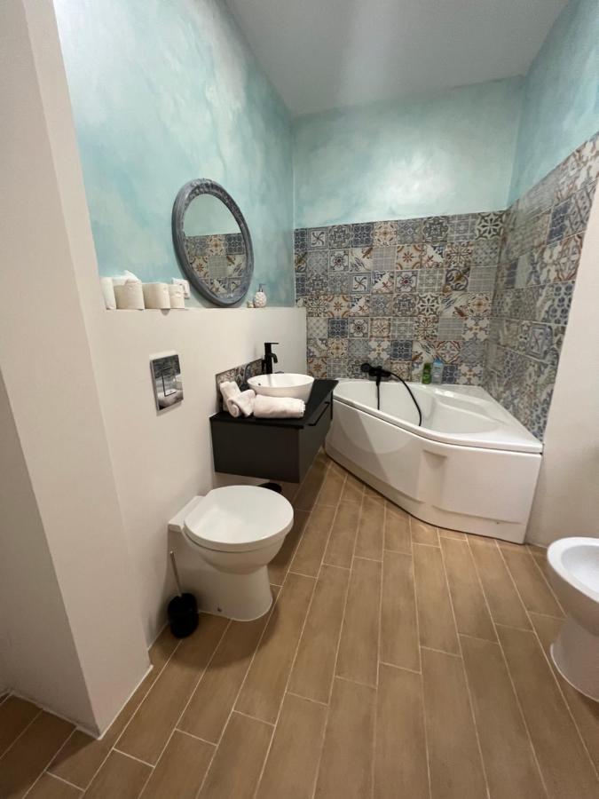 Alla Scalinata Del Teatro Rossetti Confort Suites Parcheggio ตรีเอสเต ภายนอก รูปภาพ