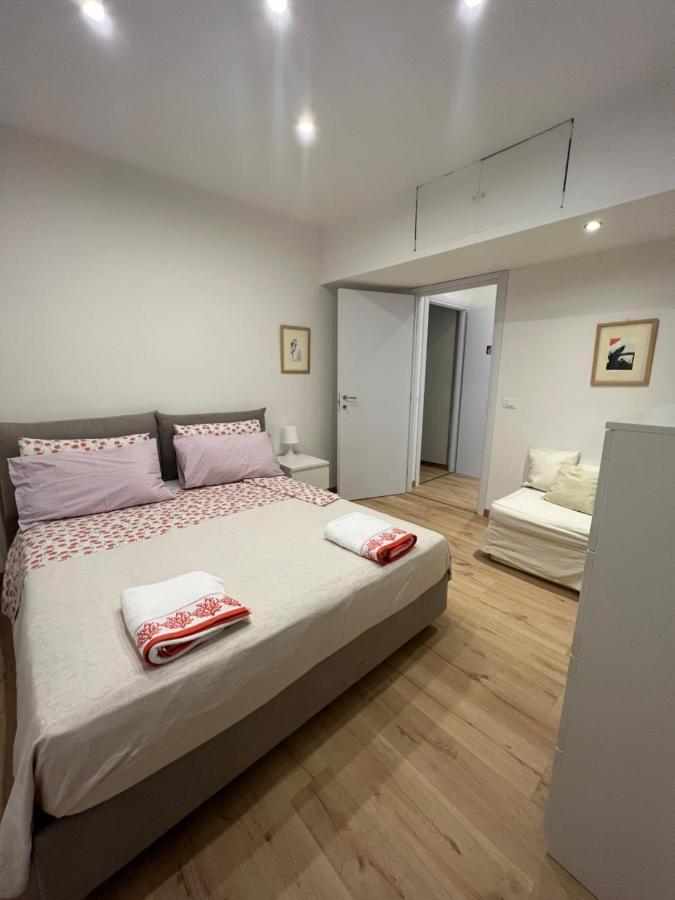 Alla Scalinata Del Teatro Rossetti Confort Suites Parcheggio ตรีเอสเต ภายนอก รูปภาพ
