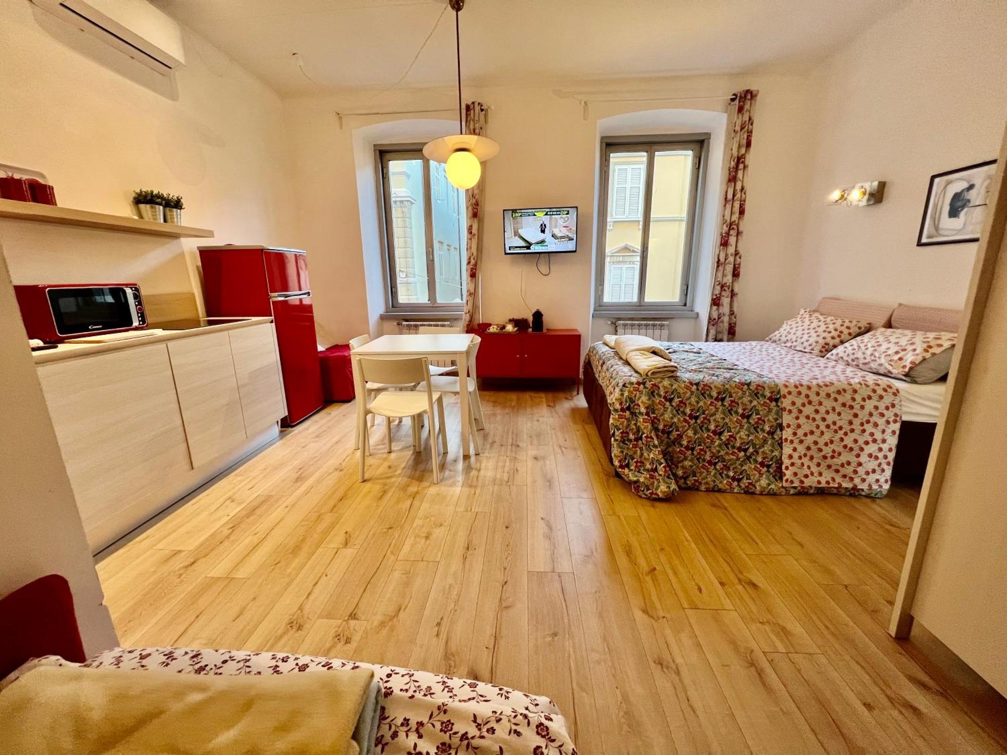 Alla Scalinata Del Teatro Rossetti Confort Suites Parcheggio ตรีเอสเต ภายนอก รูปภาพ
