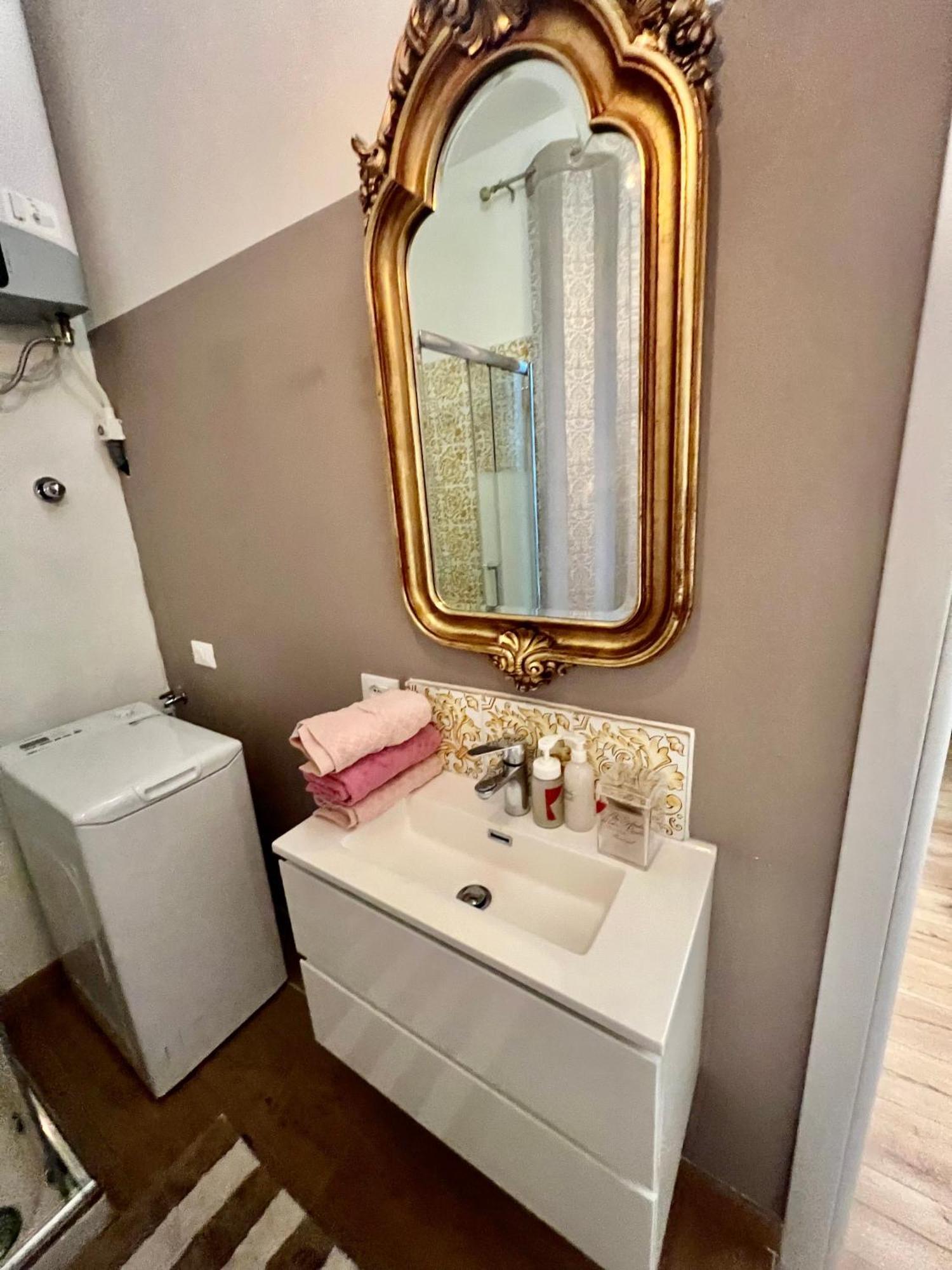 Alla Scalinata Del Teatro Rossetti Confort Suites Parcheggio ตรีเอสเต ภายนอก รูปภาพ