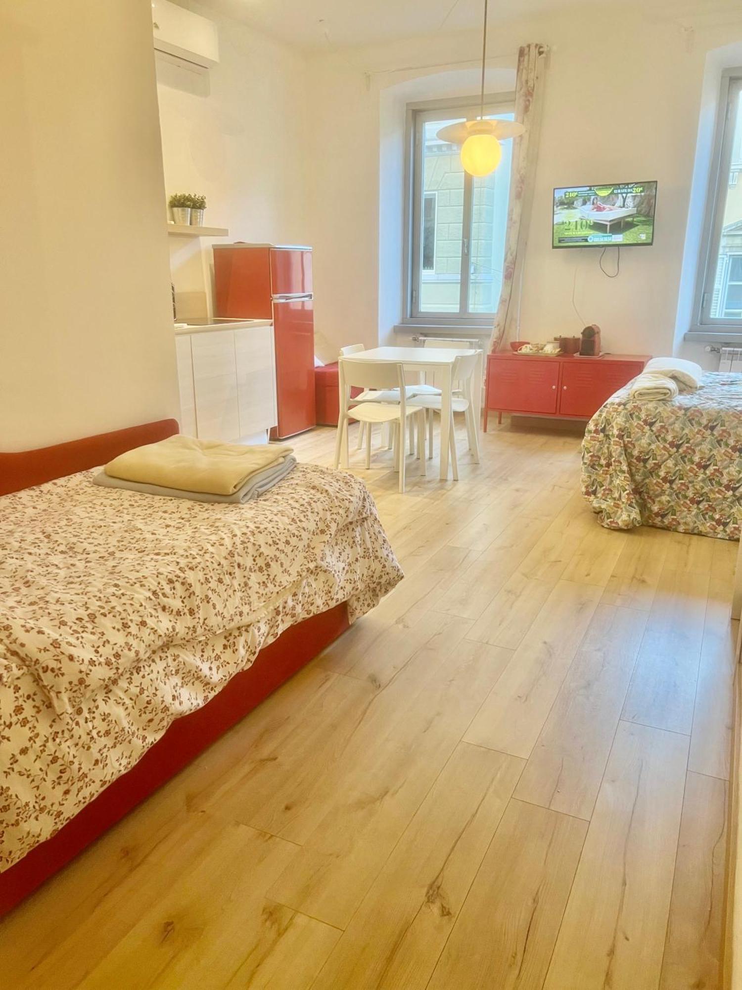 Alla Scalinata Del Teatro Rossetti Confort Suites Parcheggio ตรีเอสเต ภายนอก รูปภาพ